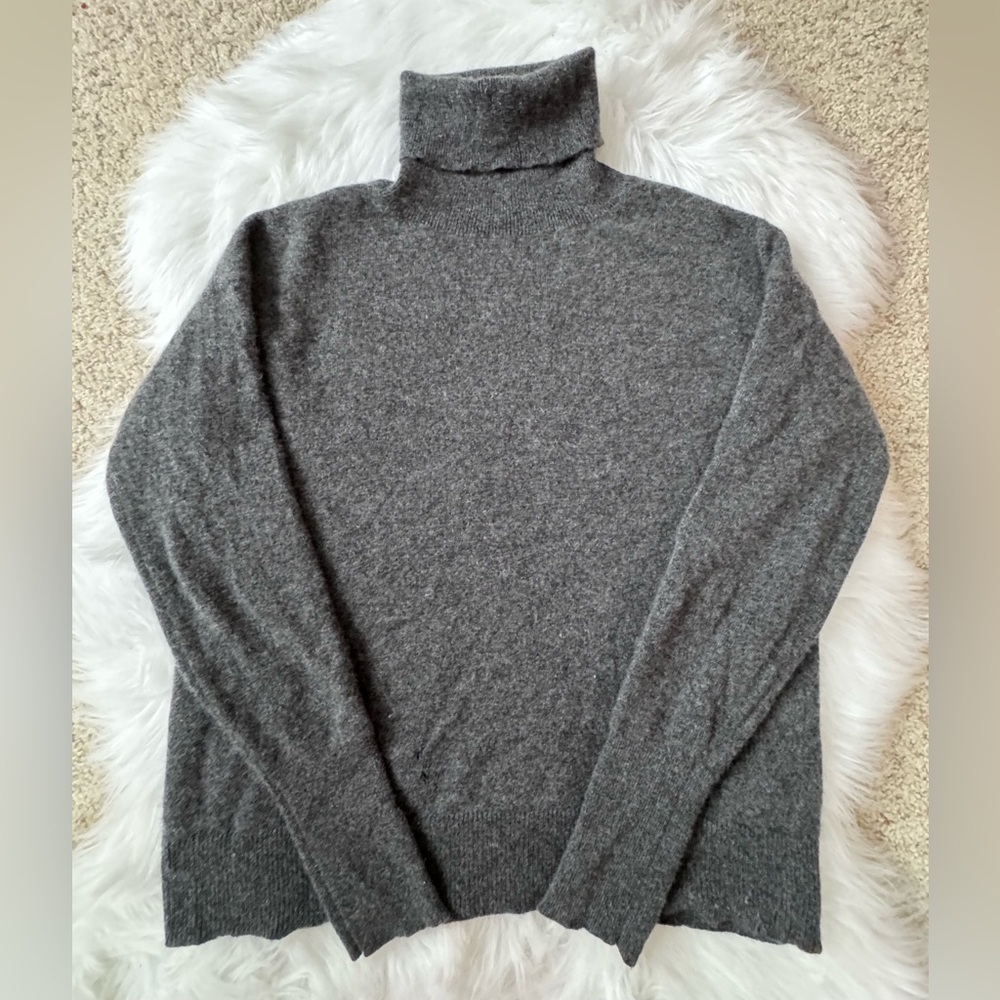 Women’s XS 100% Cashmere (damaged) J Crew Turtleneck Sweater
